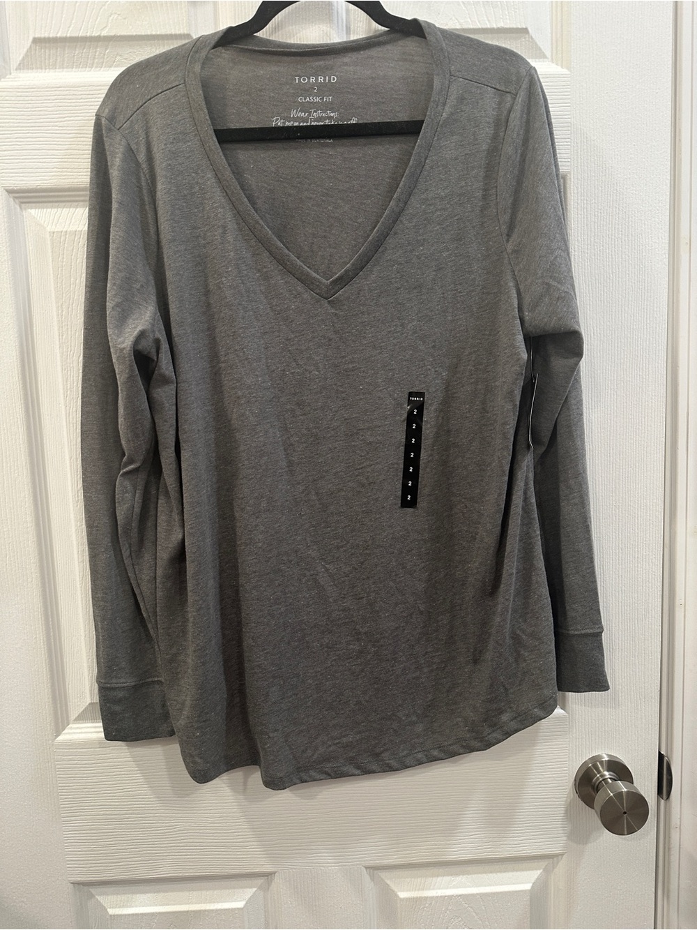 Torrid long sleeve v neck classic fit tee size 2 NWT